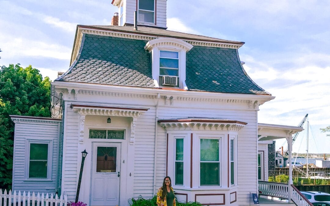 Woman poses in front of the Salem, Massachusetts home used as a filming location for Max and Danis house in Hocus Pocus - 1993 movie
